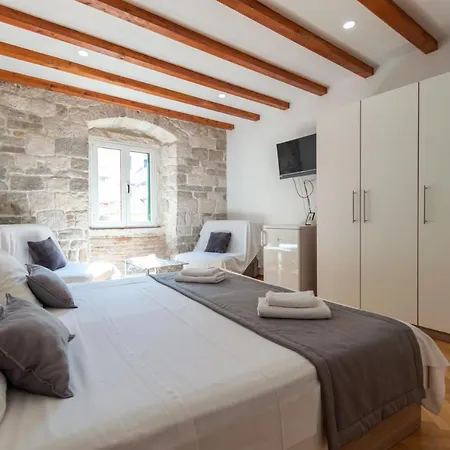 Camenno Apartments-the Heart Of Diocletian's Palace-open Winter! *