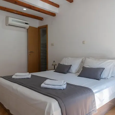 Camenno Apartments-the Heart Of Diocletian's Palace-open Winter! *