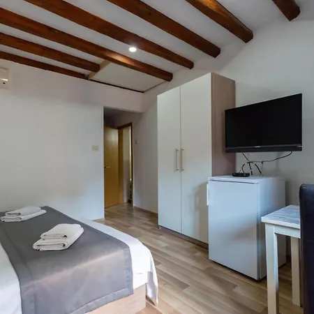 Camenno Apartments-the Heart Of Diocletian's Palace-open Winter!